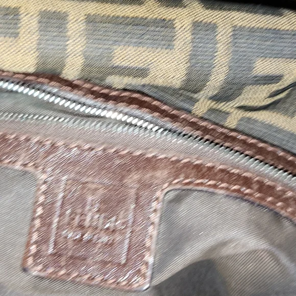 Vintage Fendi Bag 😍 - Picture 9 of 15